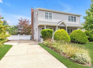 3673 Condor Rd, Levittown, NY 11756