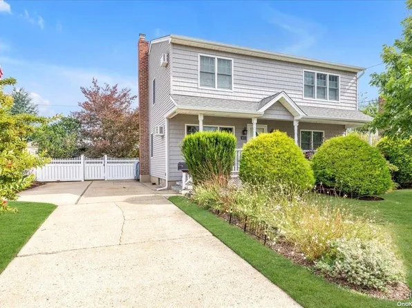 3673 Condor Road, Levittown, NY 11756