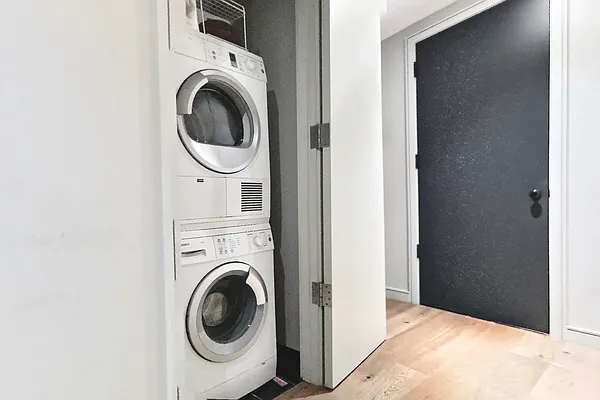 Sold by R New York | media 7
