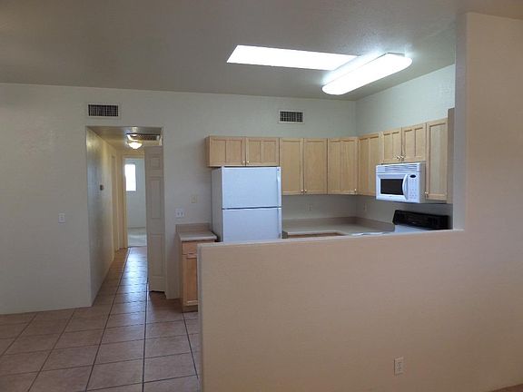 4th image of 10322 E La Palma Ave