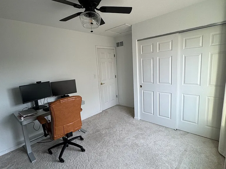1305 Regent Dr — Photo 17
