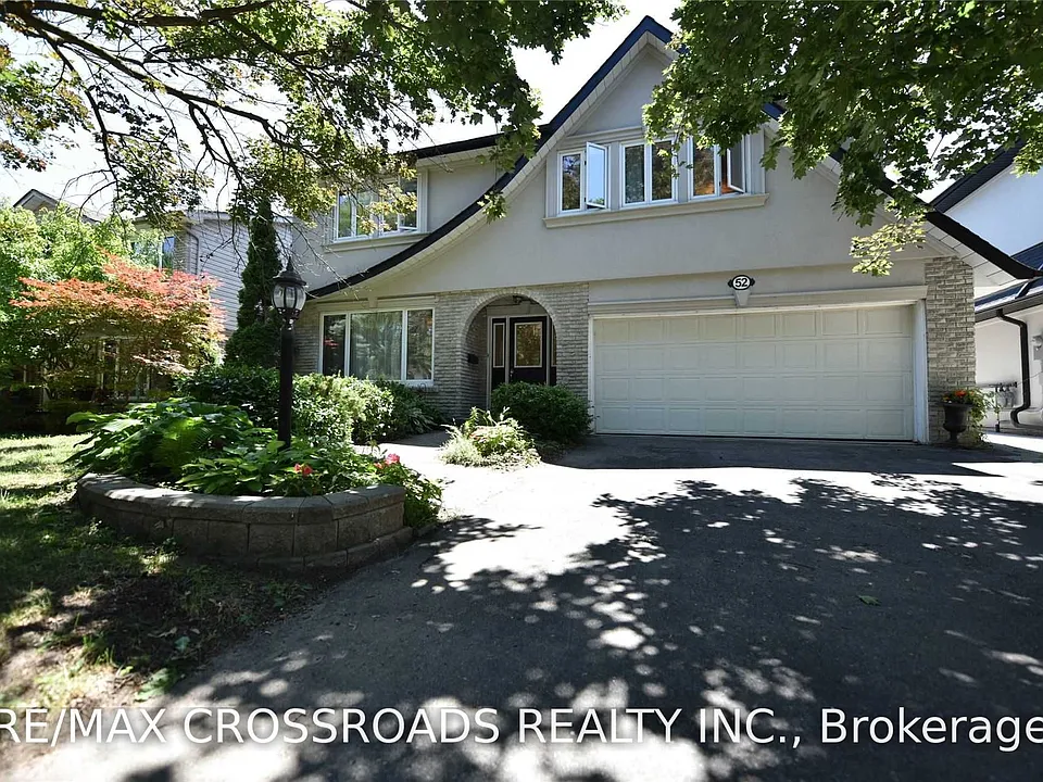 52 Emmeloord Cres