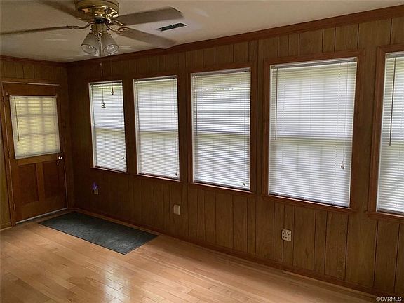 3rd image of 122 Oak Ln