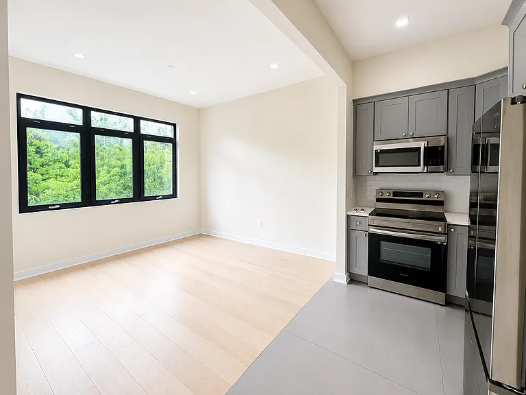 402 Saint Marks Pl #3 — Photo 3