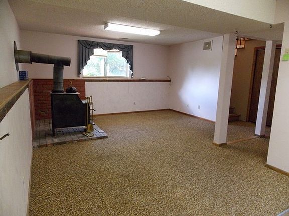 5th image of 38930 Pine St