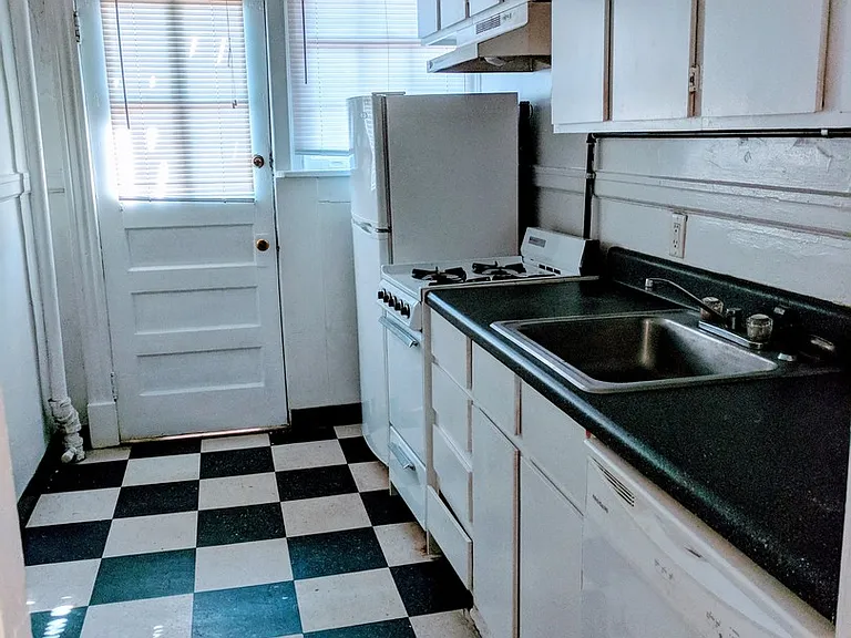 905 N. Belmont Ave.* — Photo 28