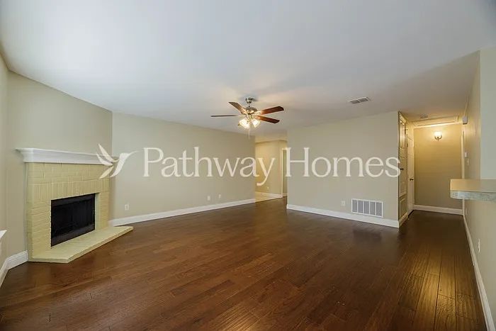 3 bed, 2.0 bath, 1585 sqft, $2,245 — Photo 4