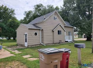 121 W Center Ave, Lennox, SD 57039