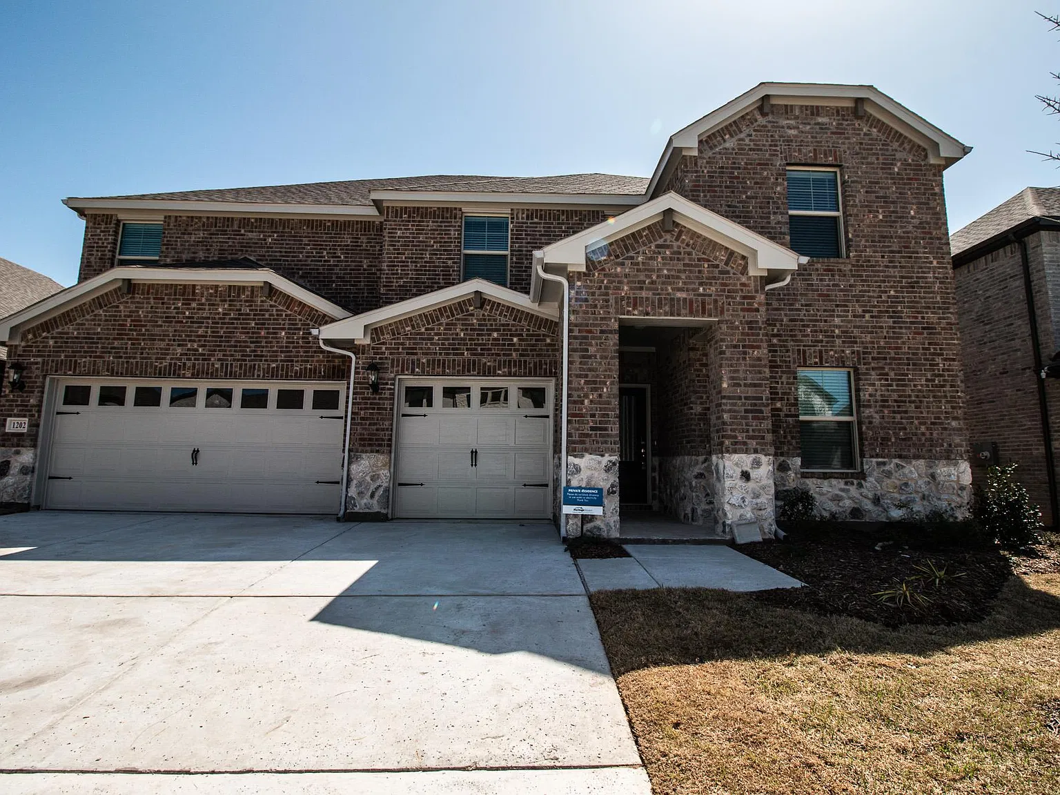 5 bed, 3443 sqft, $3,200 — Photo 1