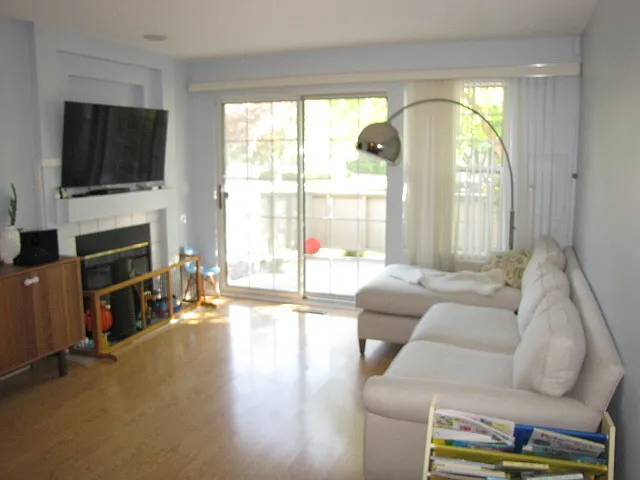 2165 Shenandoah Ct N #F — Photo 2