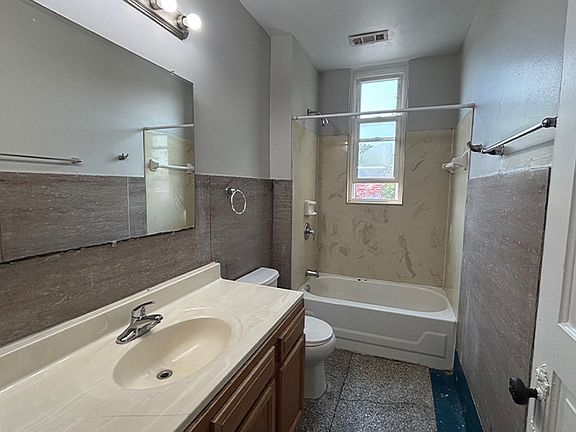 5th image of 3241 Jefferson Ave APT 7