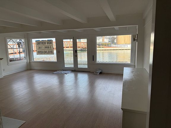 4th image of 105 E Edgewater Ave #105