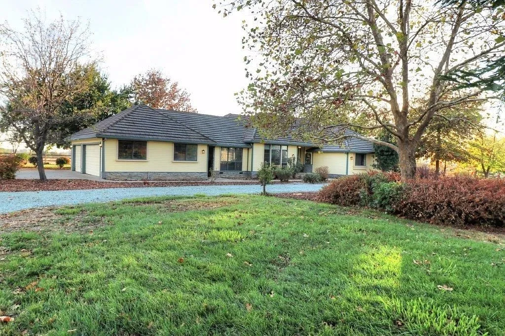 11740 Ringwood Rd photo 1
