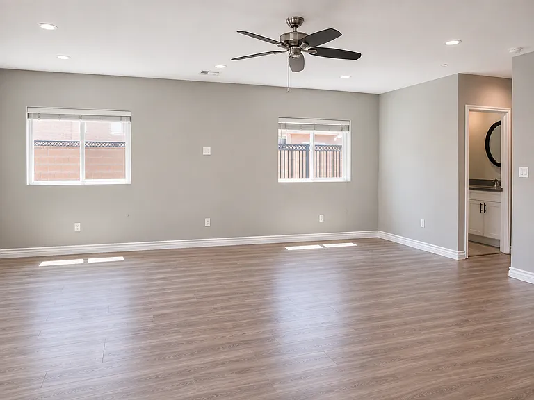 7542 Denny Ave — Photo 25