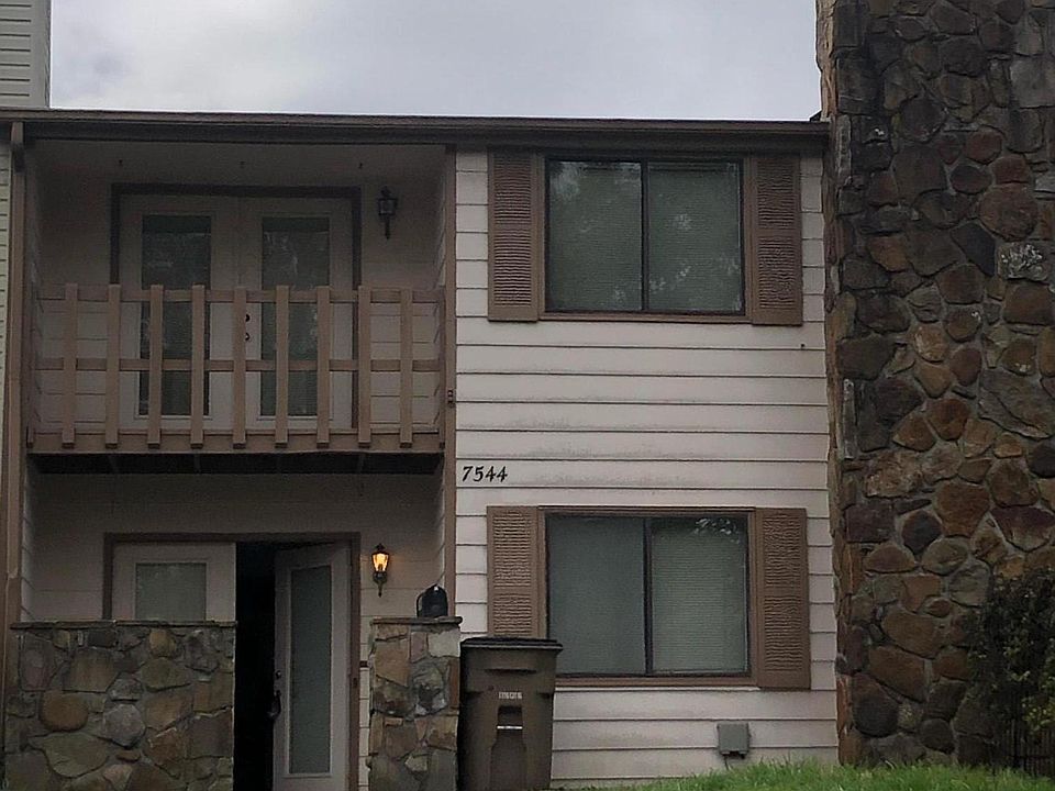 1st image of 7544 NW Chatham Cir