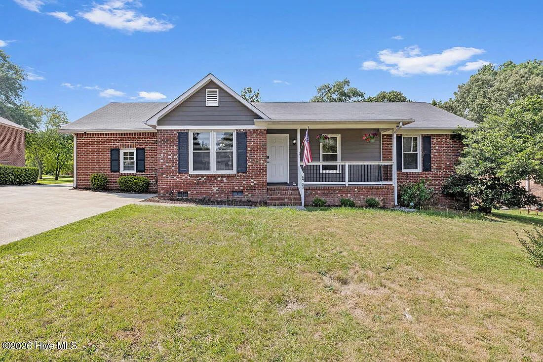 3 bed, 2.0 bath, 1588 sqft, $1,750 — Photo 1