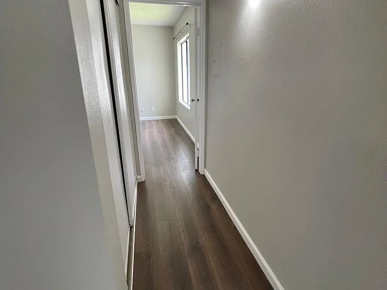 1735 E Washington St — Photo 17