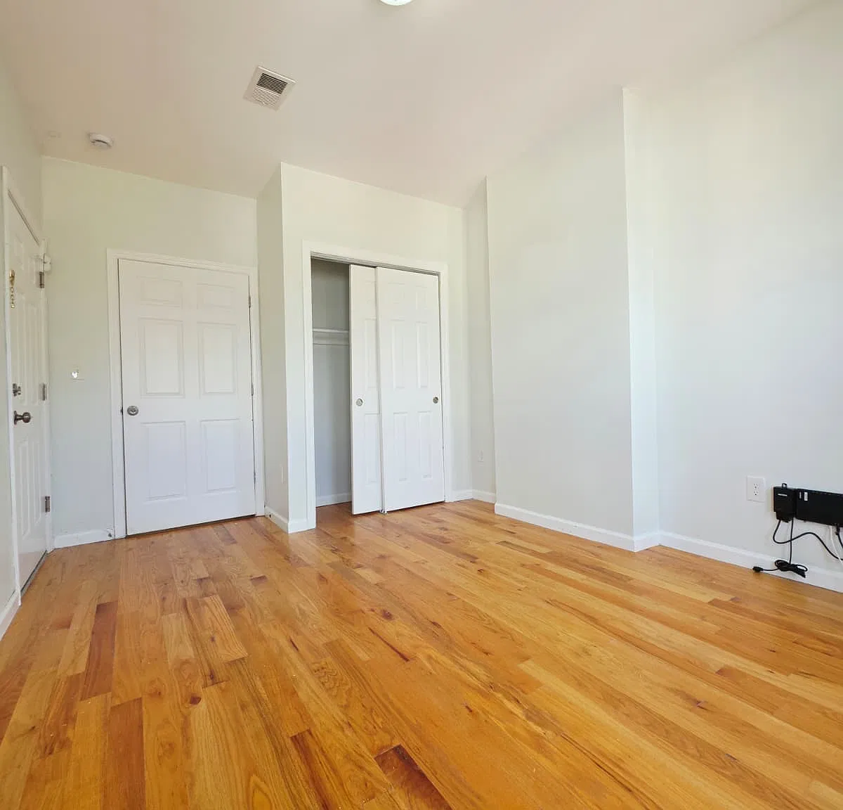 2 bed, 800 sqft, $1,995 — Photo 3