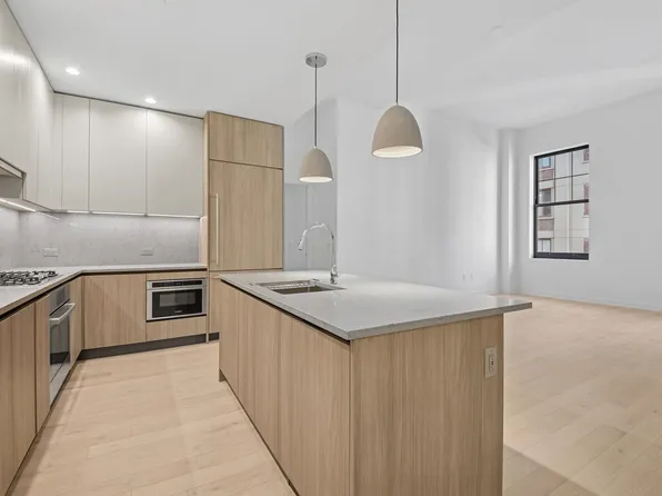 155 Bay Street image 1 of 32