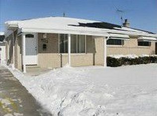 15579 Chestnut St, Roseville, MI 48066