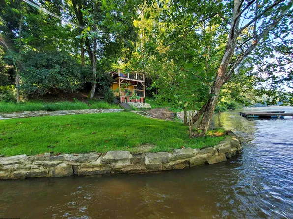 35 Harvest Dr, Fairmont, WV 26554