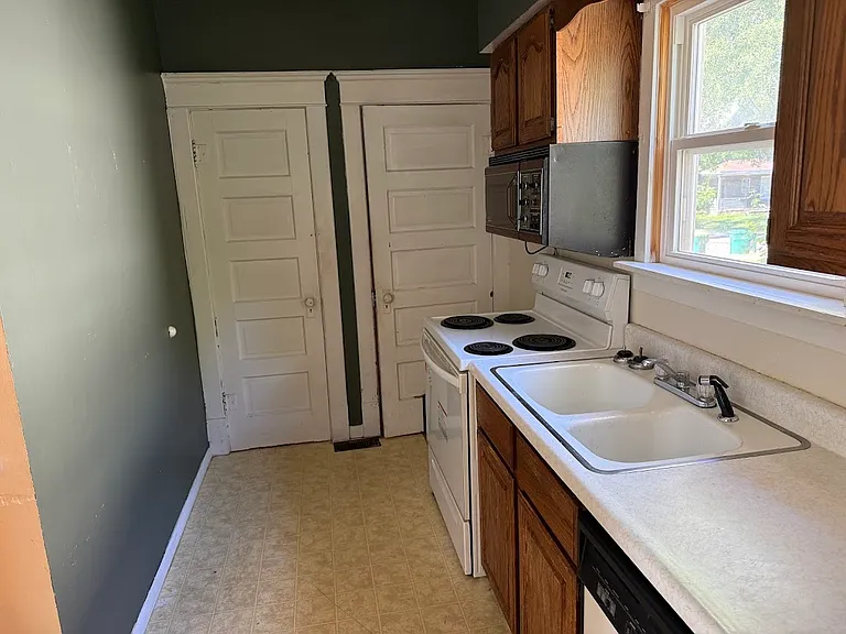 421 W Murray St — Photo 39