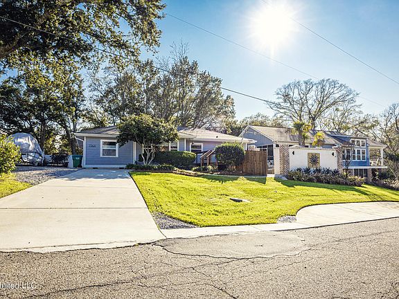 5th image of 736 Signal St