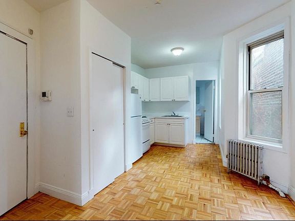 4th image of 1435 1st Ave #5R