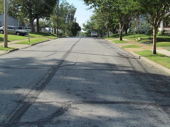 4th image of 2521 Bredell Ave