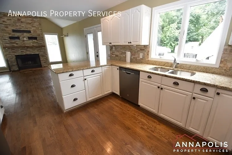602 Victoria Dr — Photo 4