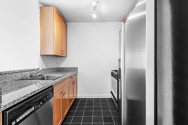 1st image of 420 W 42nd St APT 16H