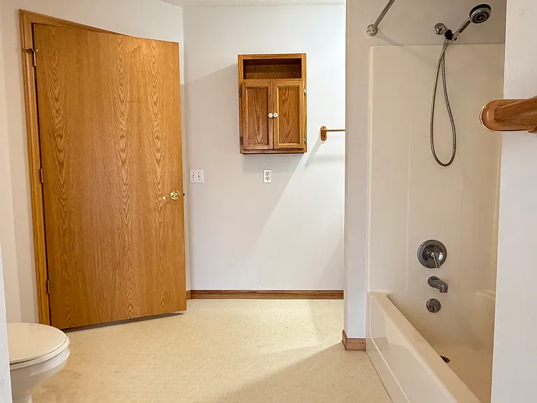 1810 W Marigold Dr — Photo 2