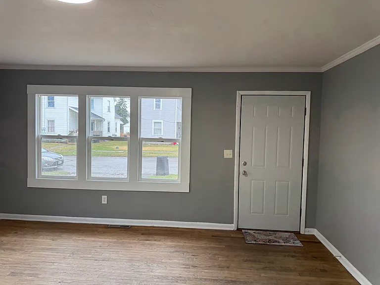 554 Wilson Ave — Photo 3