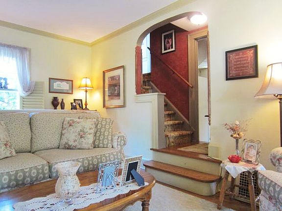 5th image of 330 Denison Ave