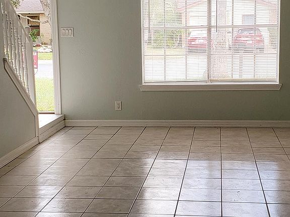 2nd image of 1725 Peach Tree Ct #2