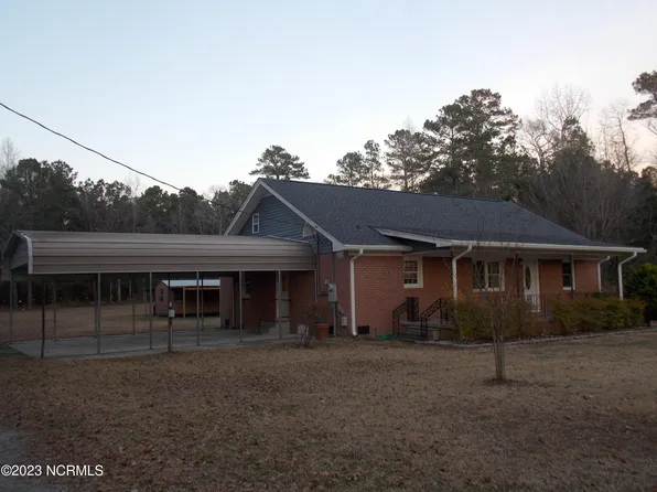 1990 White Oak River Road, Maysville, NC 28555