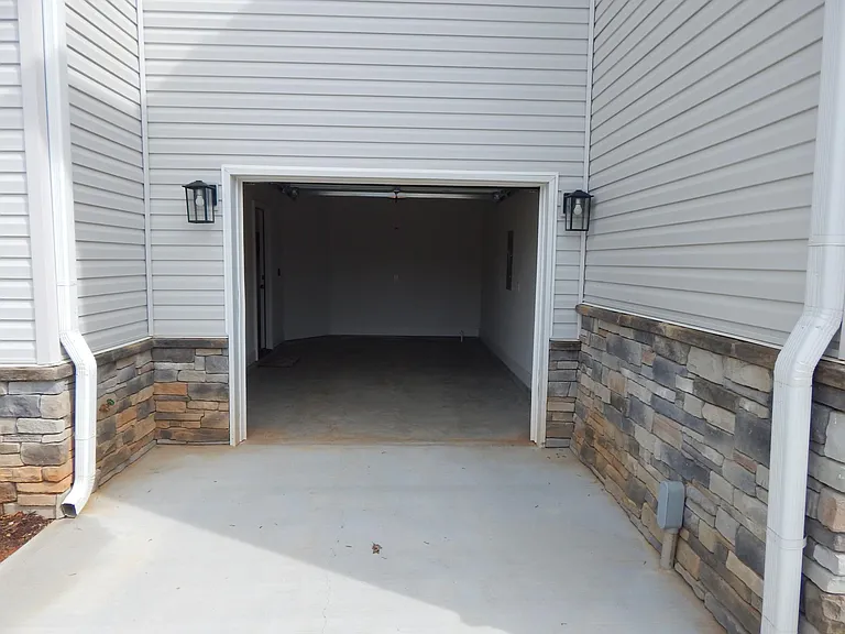 233 Marshland Ln — Photo 3