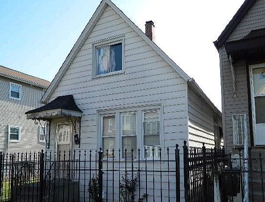 2nd image of 2247 N Lorel Ave