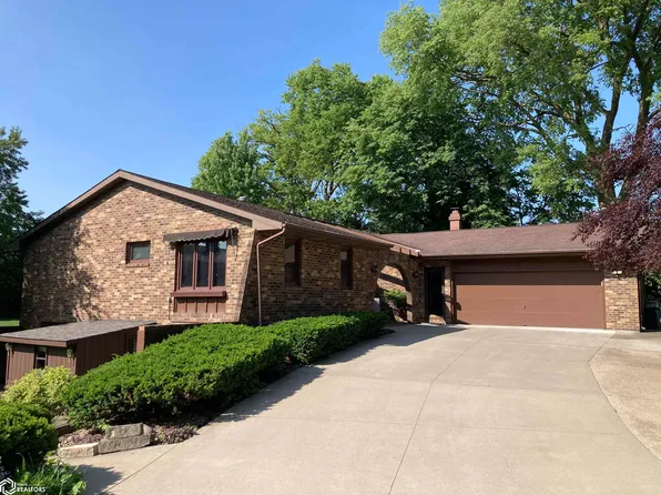 1 Golf Ct, Burlington, IA 52601