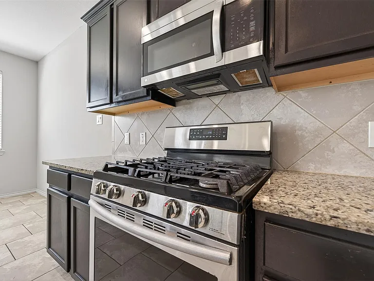 1326 Seagler Pond Ln — Photo 17
