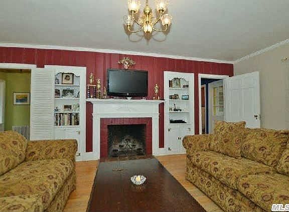 5th image of 168 Church St