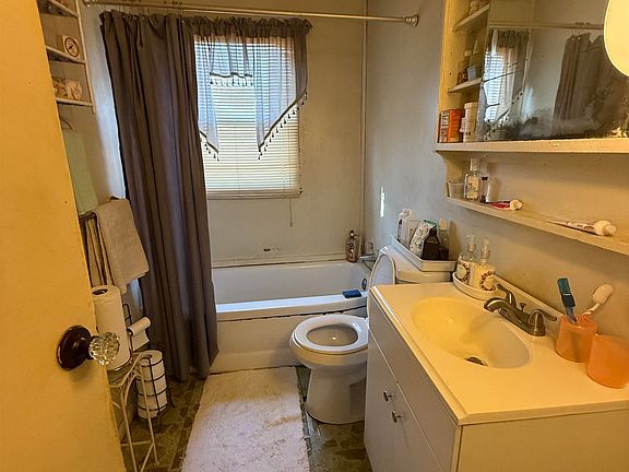 5th image of 3300 Baskin St