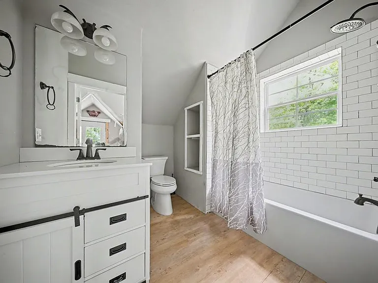160 Delcrest Dr — Photo 55