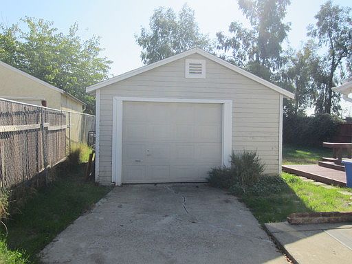 2nd image of 2420 Yreka Ave