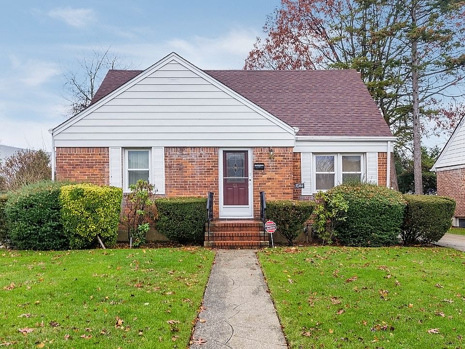 1st image of 21 Surrey Ln