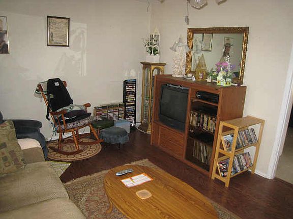 4th image of 844 Russell Ln