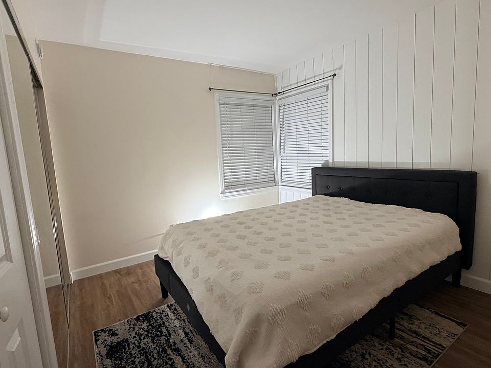 2nd image of 615 Spruce St #1
