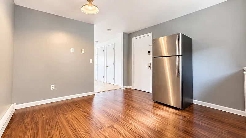 2 bed, 1.0 bath, $1,350 — Photo 3