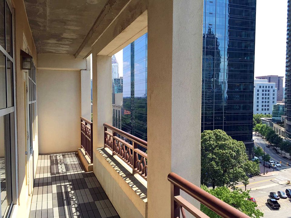 Balcony overlooking P'tree