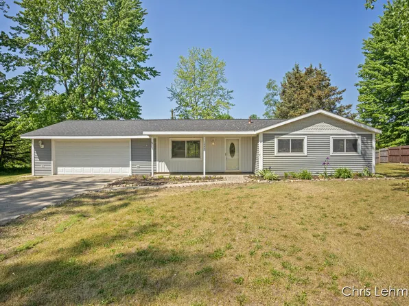 1584 Beach Dr, Crystal, MI 48818